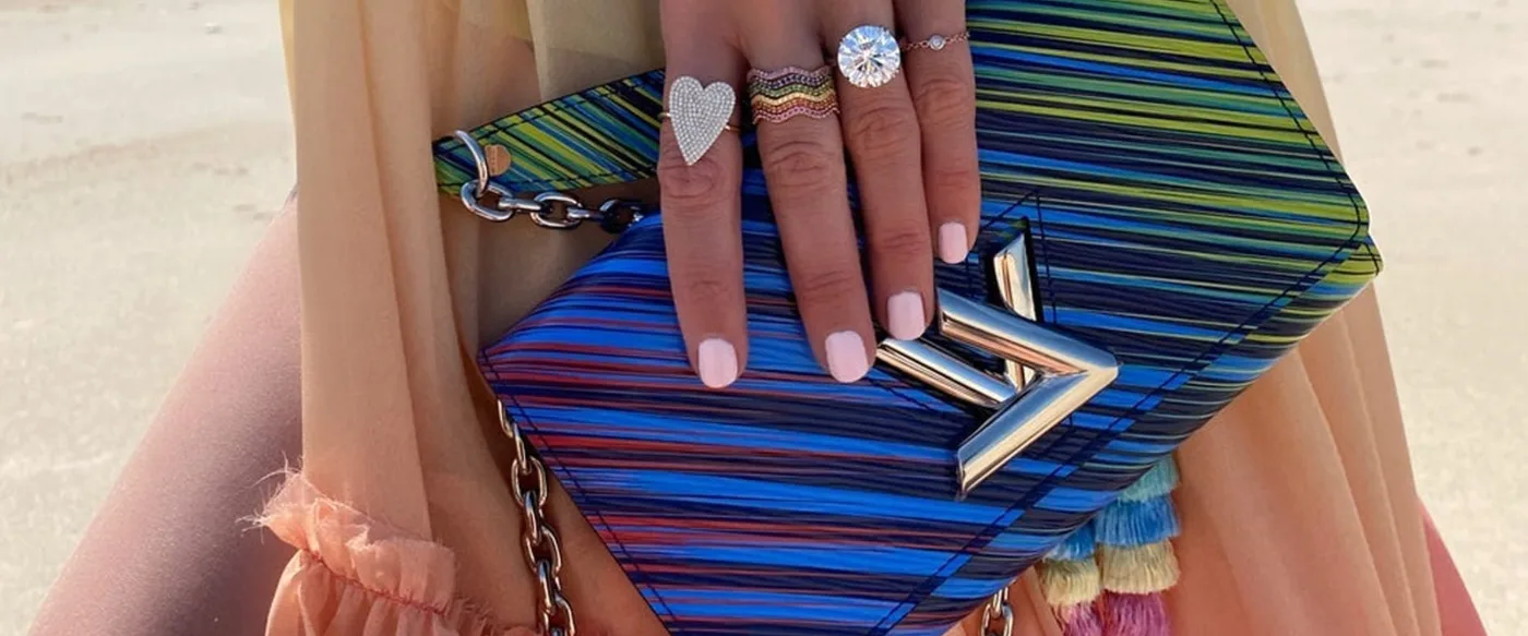 How to Create a Unique and Stylish Look with Vintage or Second-Hand Luxury Fashion Items