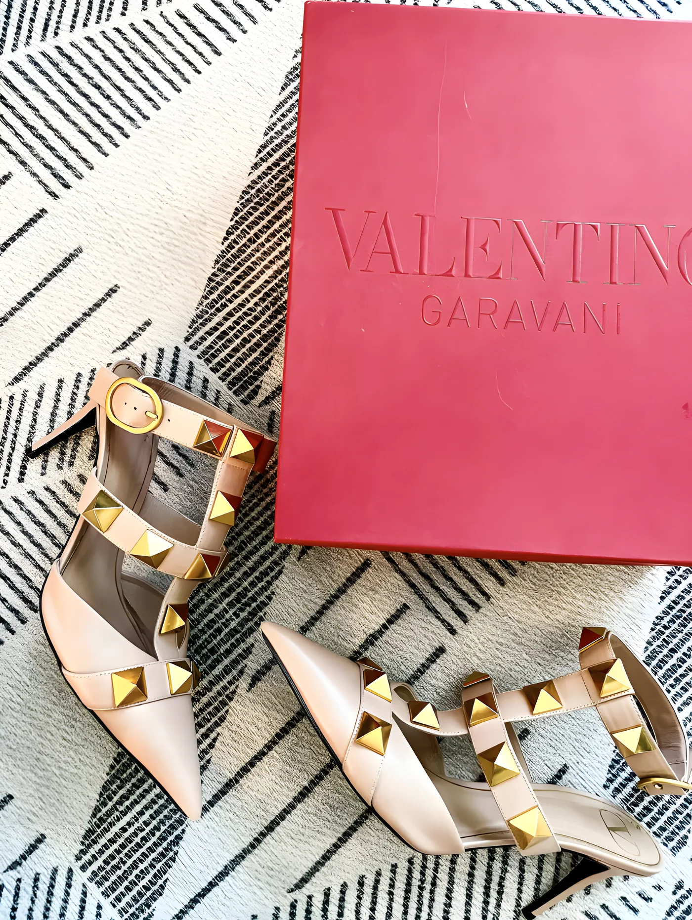 How to Source Luxury Goods for Online Resale: A Comprehensive Guide