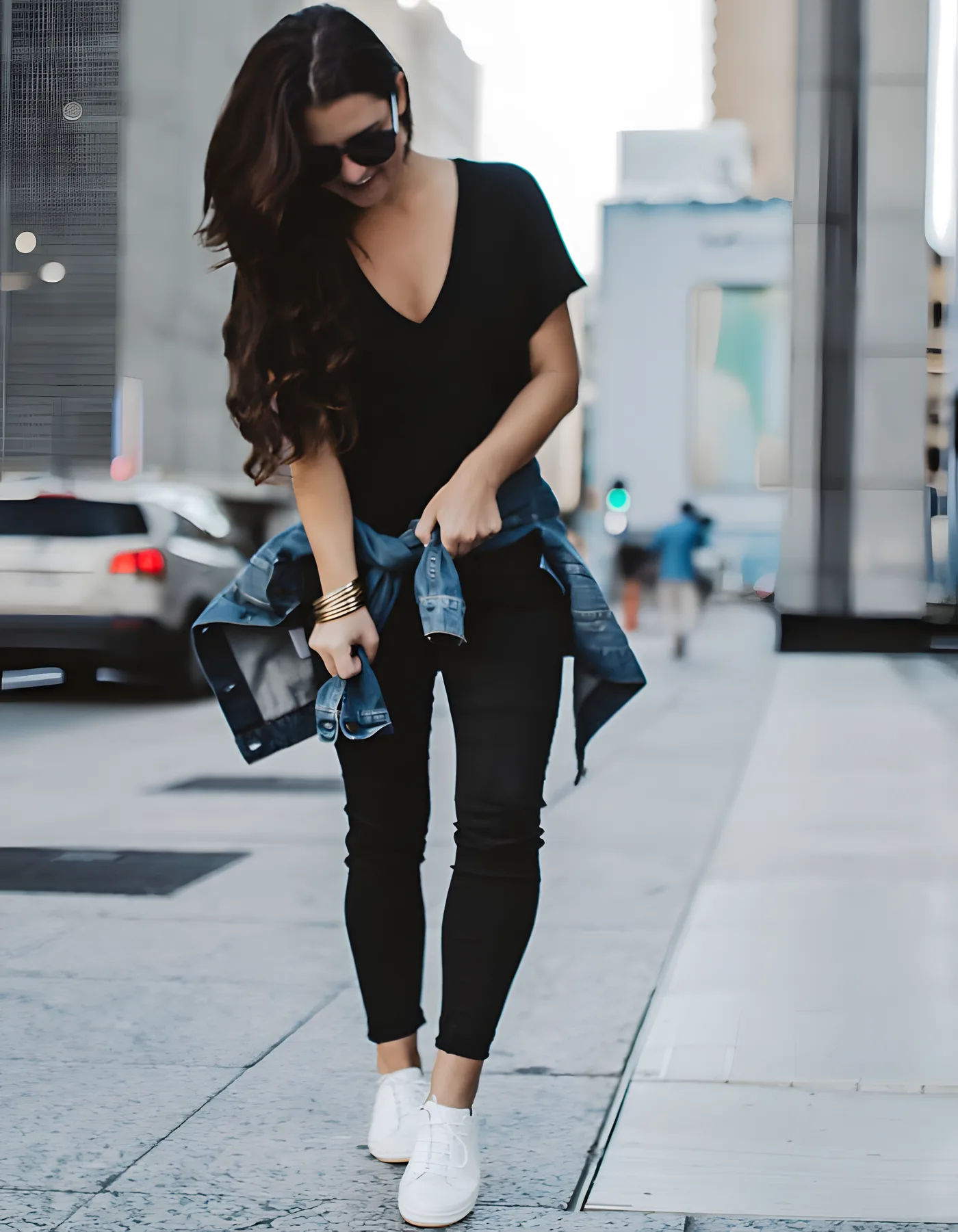 How to Style White Women’s Sneakers? 12 Best Outfit Ideas for a Trendy Look