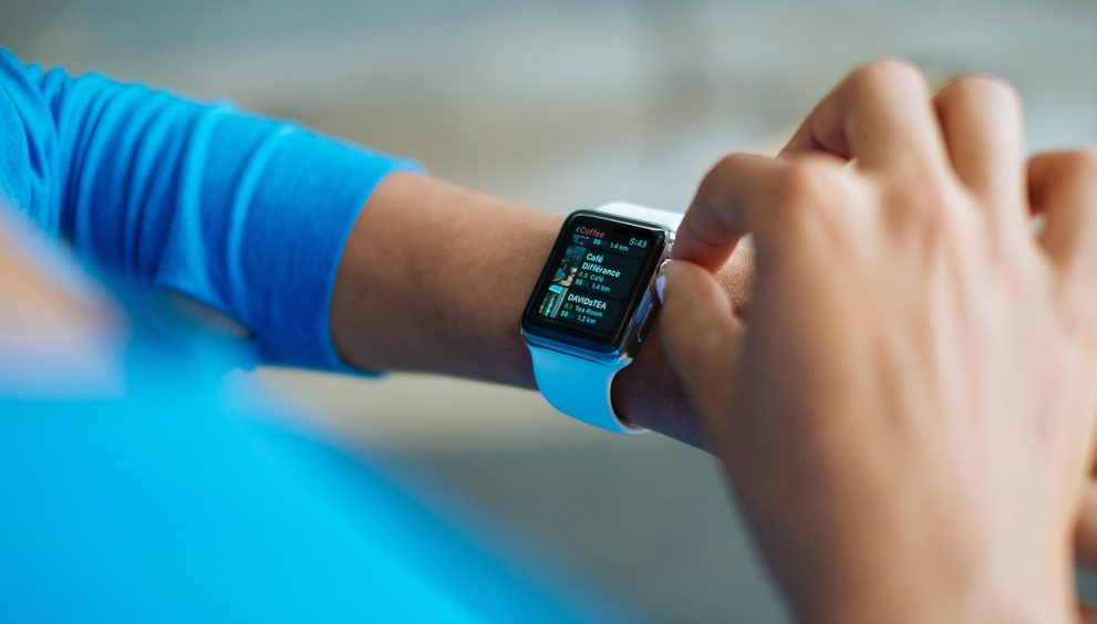 How to Use Wearable Tech for Smarter Fitness & Fashion: A Beginner’s Guide to Stylish Tracking