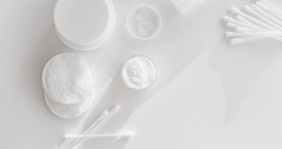 Soothing Sensitive Skin: How to Choose a Calming Repair Cream for Your Routine