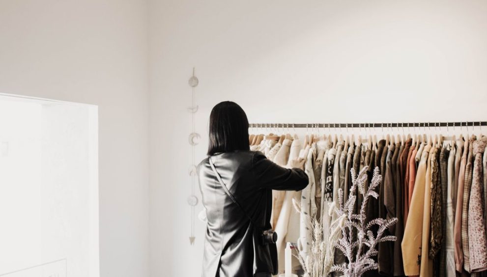 How to Build a Chic Wardrobe on a Budget: Smart Shopping and Style Tips